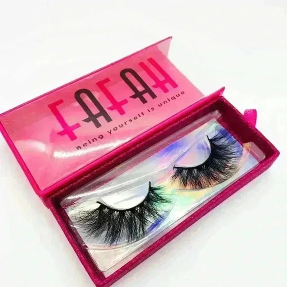 The Boss Lady 3D Lashes ✨ (Premium Quality) - Picture 2 of 4